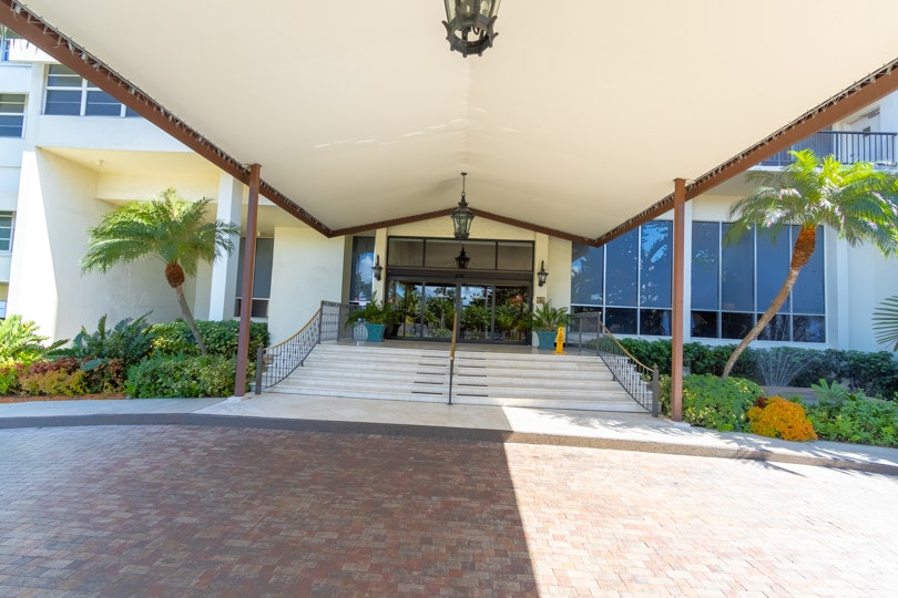 Plaza South - 4280 Galt Ocean Dr - Covered Entrace
