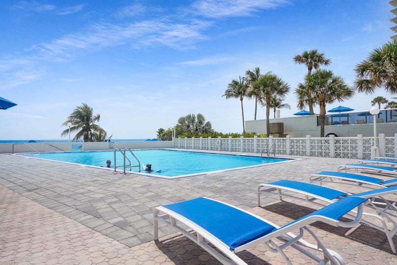 Galt Towers Oceanfront Lounge Chairs