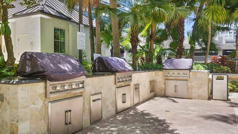 Outdoor dining and BBQ amenities at 347 N New River Dr E in Downtown Fort Lauderdale, showcased by Prestige Waterfront Realty.