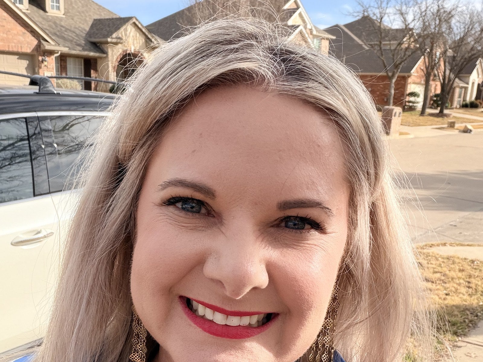 Amanda Pullen, North Fort Worth REALTOR, in front of a Be Bold mural