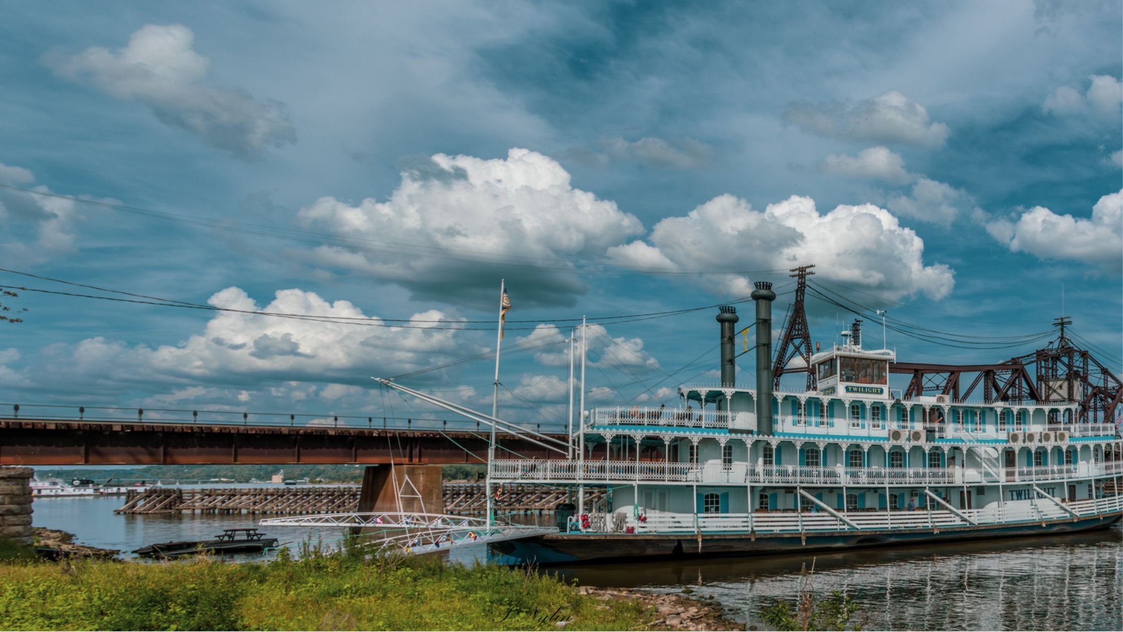 Riverboat Twilight, image size:2240x1260