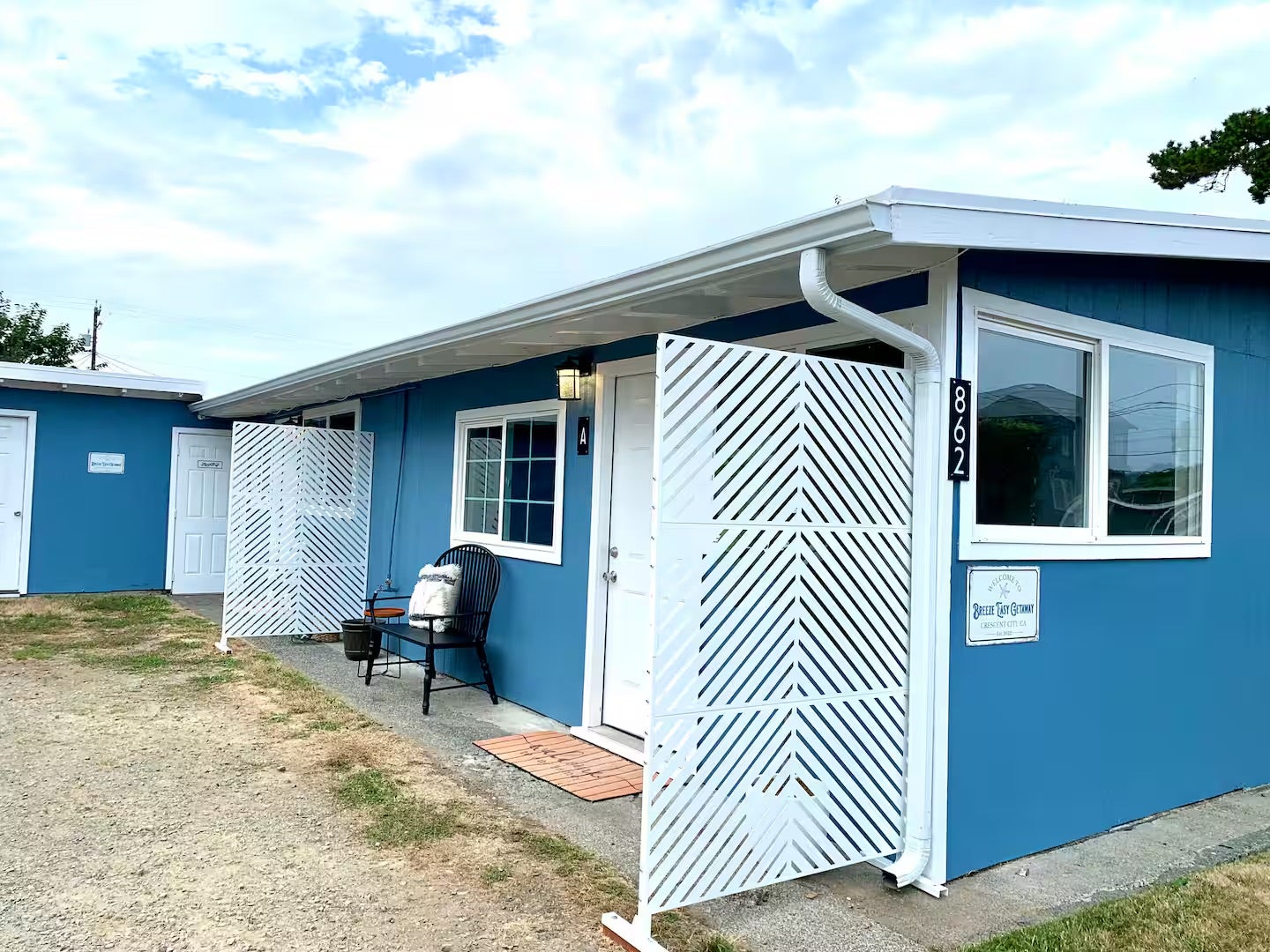 Cheerful Coastal Cottage Unit A