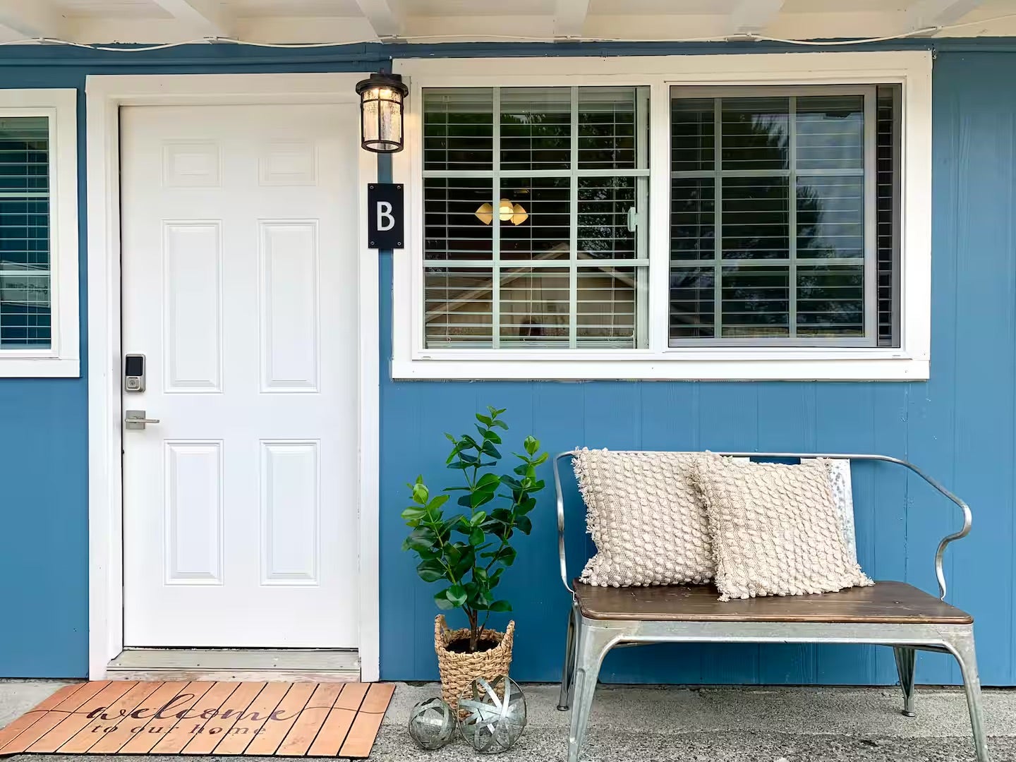 Adorable Coastal Cottage Unit B