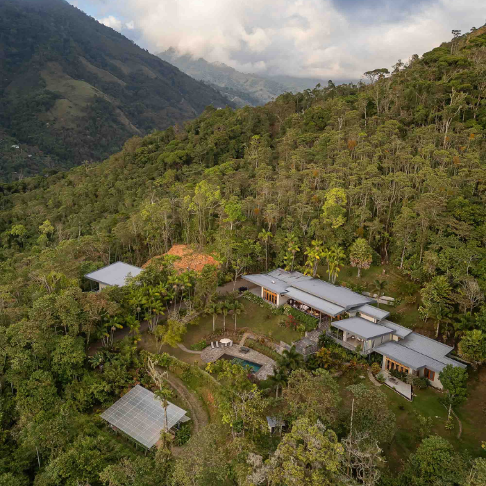 Aerial view of luxury villa in Pérez Zeledón surrounded by mountains and tropical forest